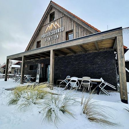 Penzion A Restaurace Pod Sjezdovkou 圣科维斯 外观 照片