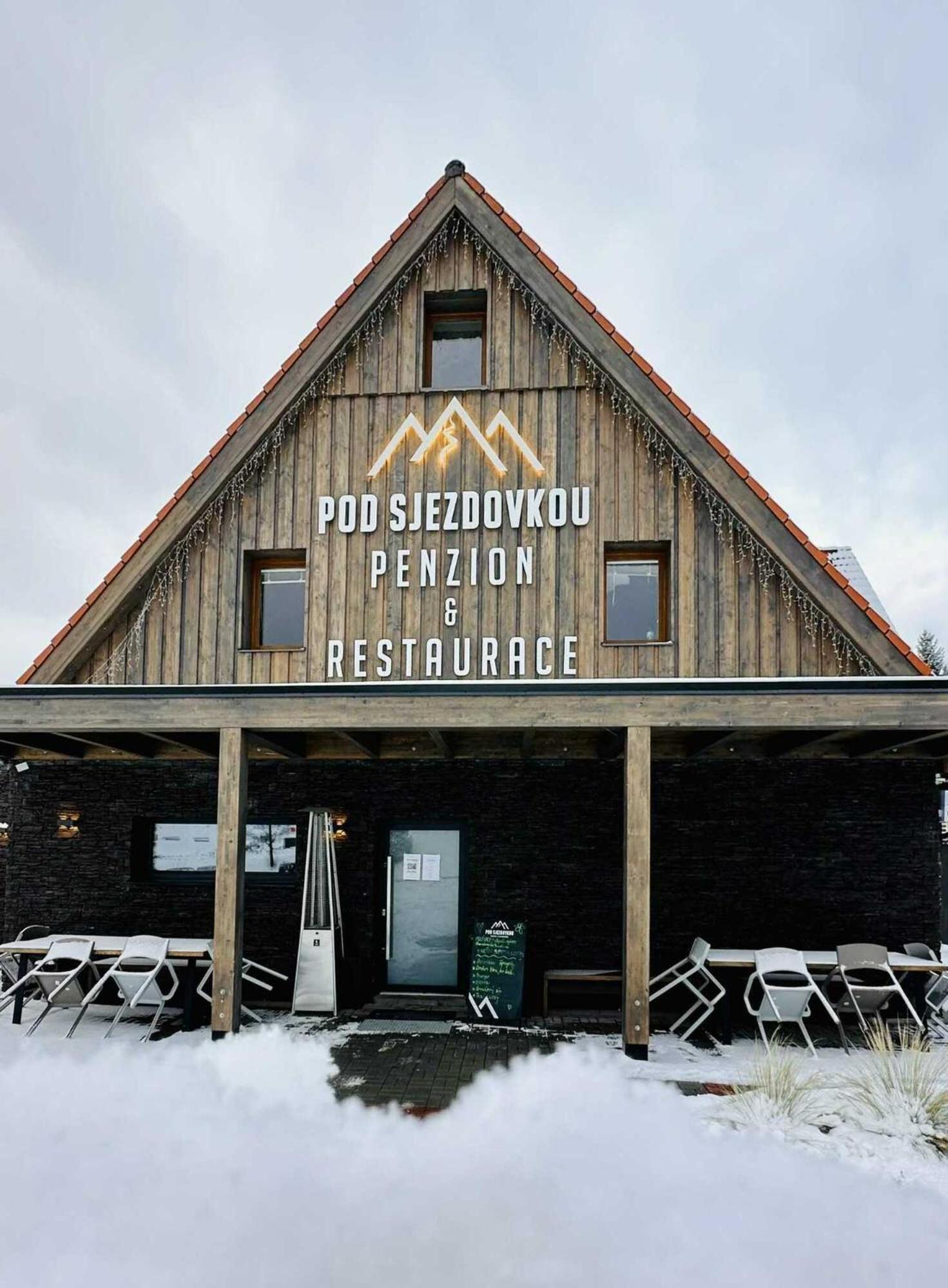 Penzion A Restaurace Pod Sjezdovkou 圣科维斯 外观 照片